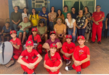 Encontro de Gerações: CRAS e Bombeiros do Amanhã Levam Música e Cuidado ao Lar dos Idosos