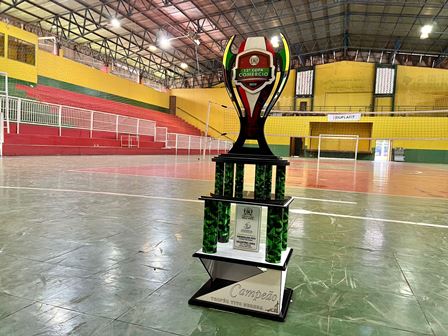 trofeu-da-Copa-Comercio-2023-na-quadra