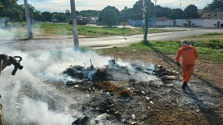 incendio-corumba-corpo-de-bombeirso