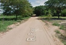 Casal com bebê sem cadeirinha foge da polícia com medo de perder carro